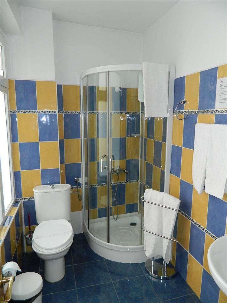 Hotel Tranzzit Bucarest Esterno foto